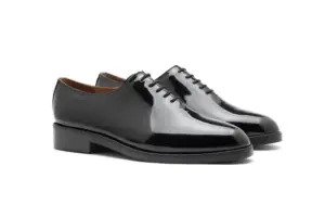 The Timeless Elegance of Oxford Shoes: A Guide to Style and Versatility